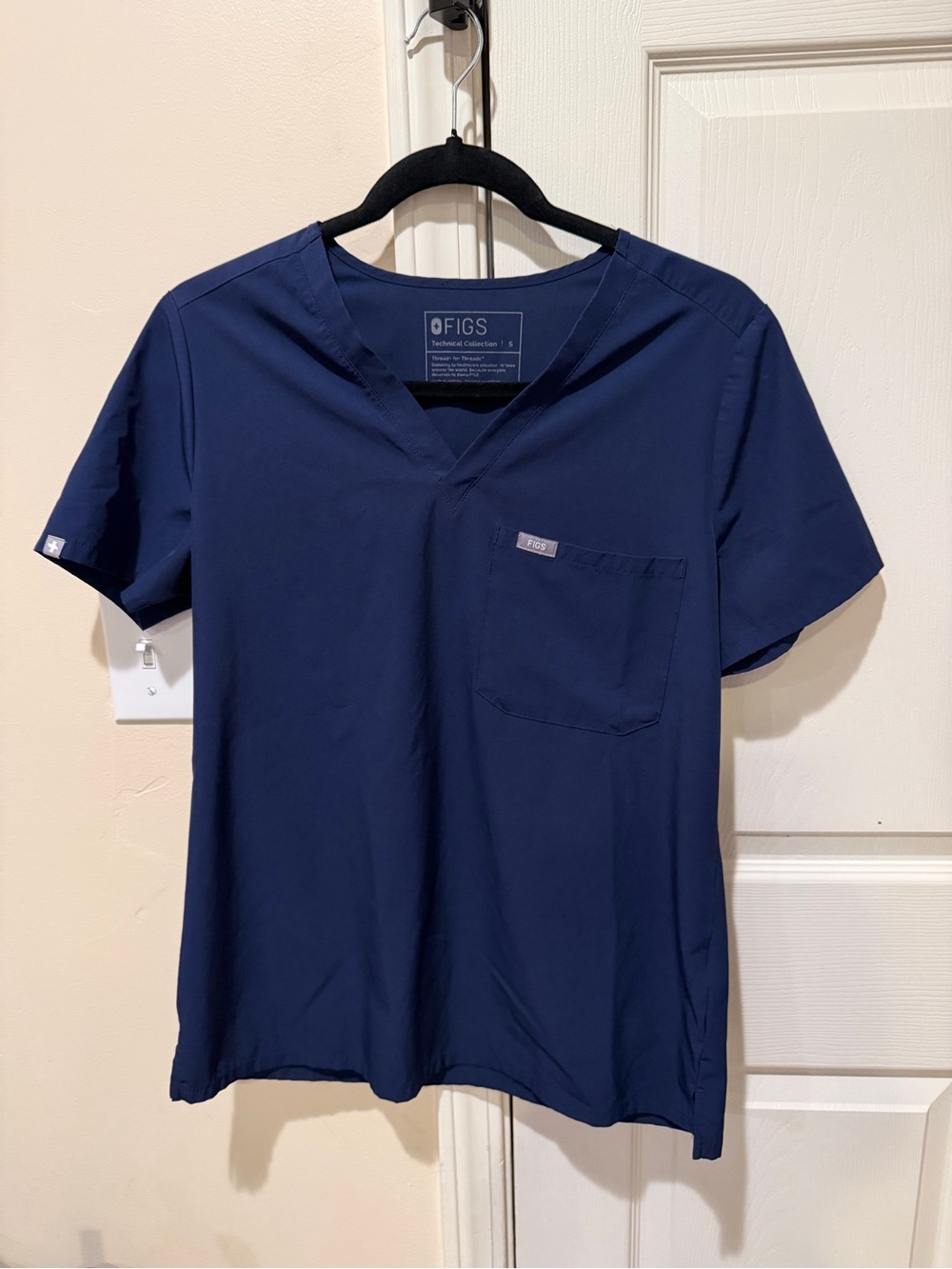 Figs Women’s Navy Blue FormX Small Scrub Top
